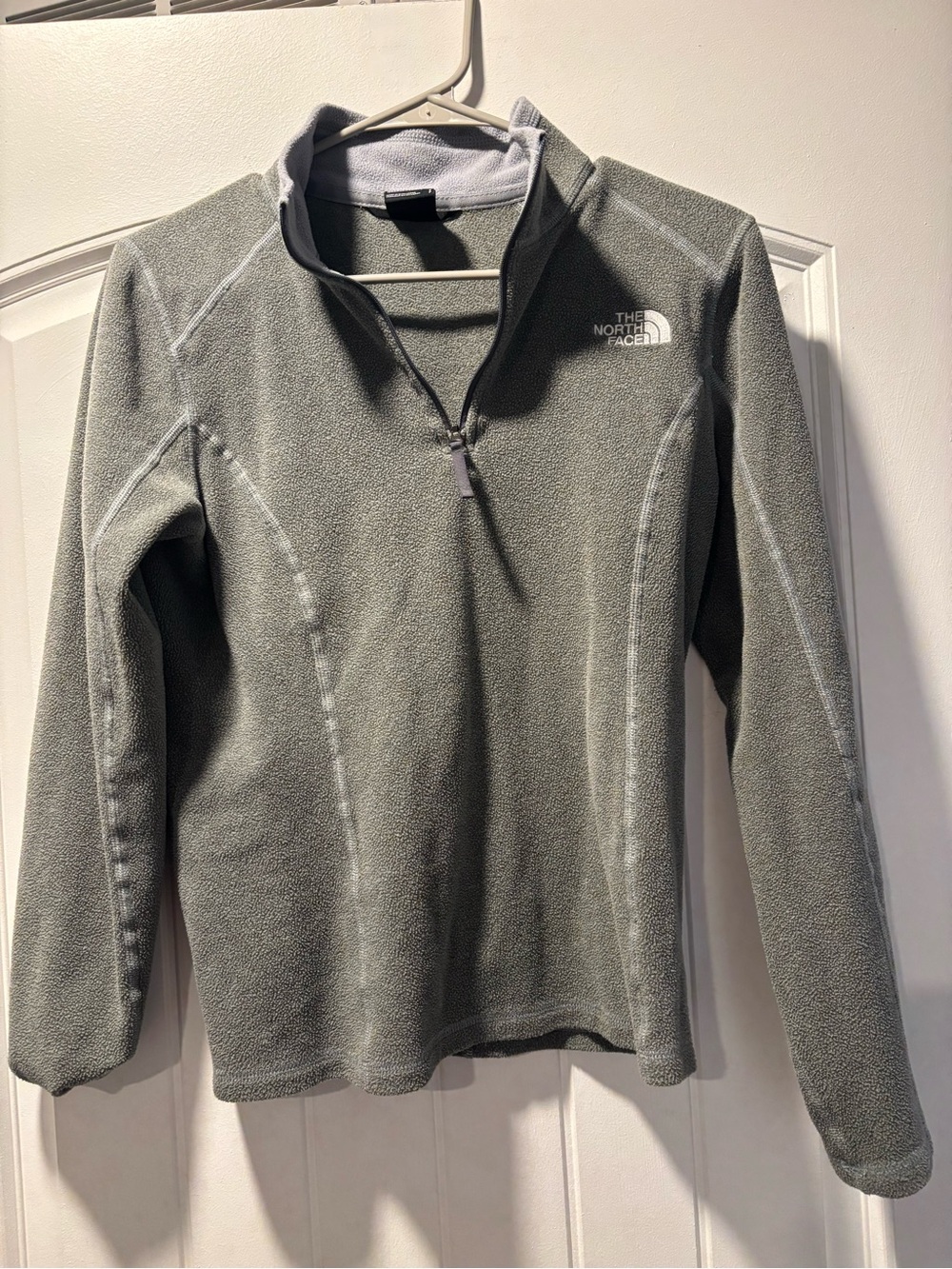 The North Face Women's Light Gray Half-Zip Fleece Pullover